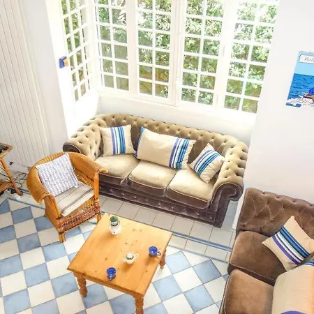 Les Abatilles Sleeps 10 Wifi Hébergement de vacances