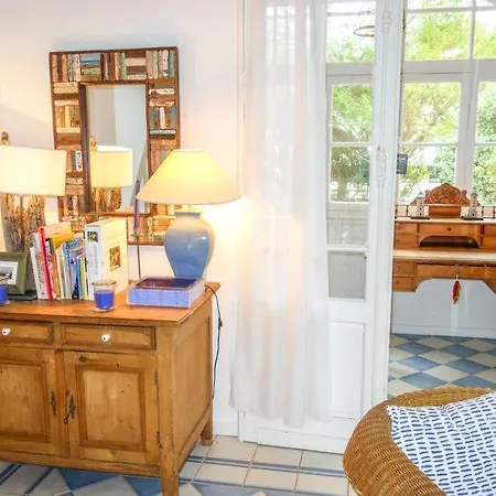 Les Abatilles Sleeps 10 Wifi Hébergement de vacances