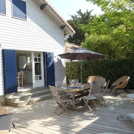 Les Abatilles Sleeps 10 Wifi Hébergement de vacances Arcachon