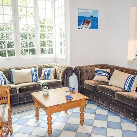 Les Abatilles Sleeps 10 Wifi Hébergement de vacances