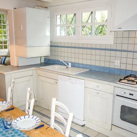 Les Abatilles Sleeps 10 Wifi Hébergement de vacances *