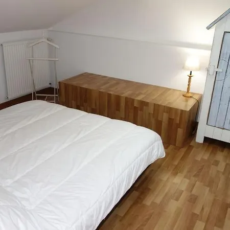 Les Abatilles Sleeps 10 Wifi *