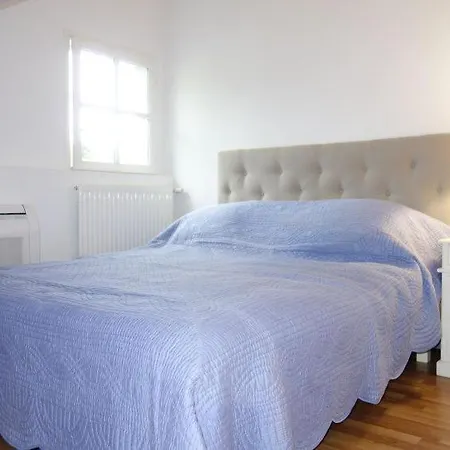 Les Abatilles Sleeps 10 Wifi Hébergement de vacances *
