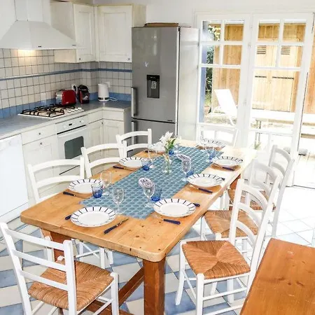 Les Abatilles Sleeps 10 Wifi Hébergement de vacances *